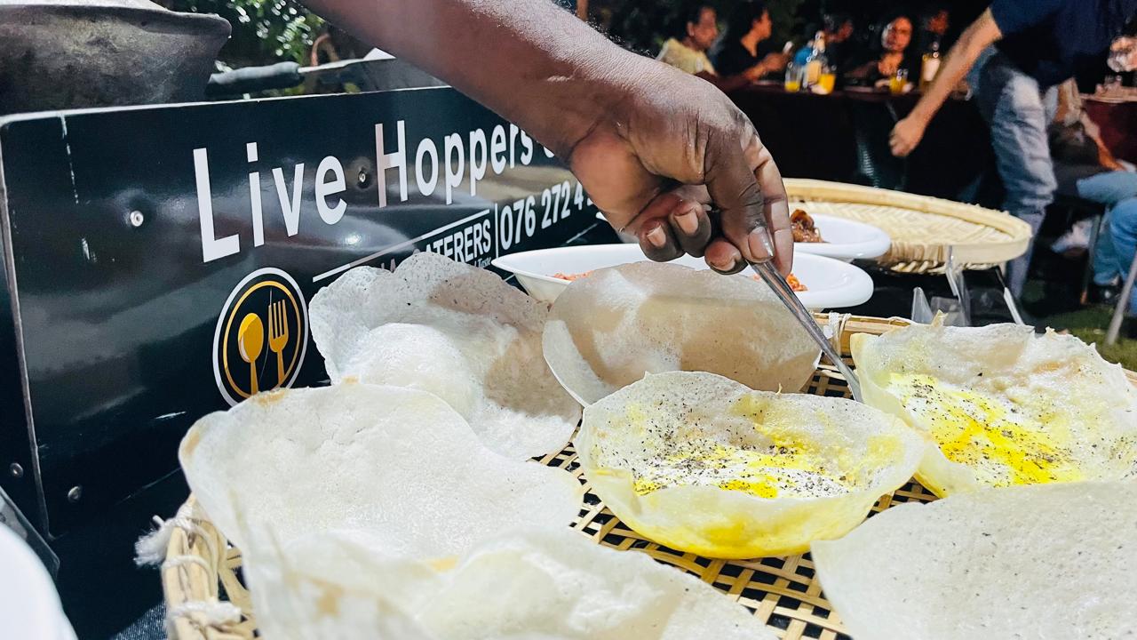 Live hopper station with fresh egg hoppers